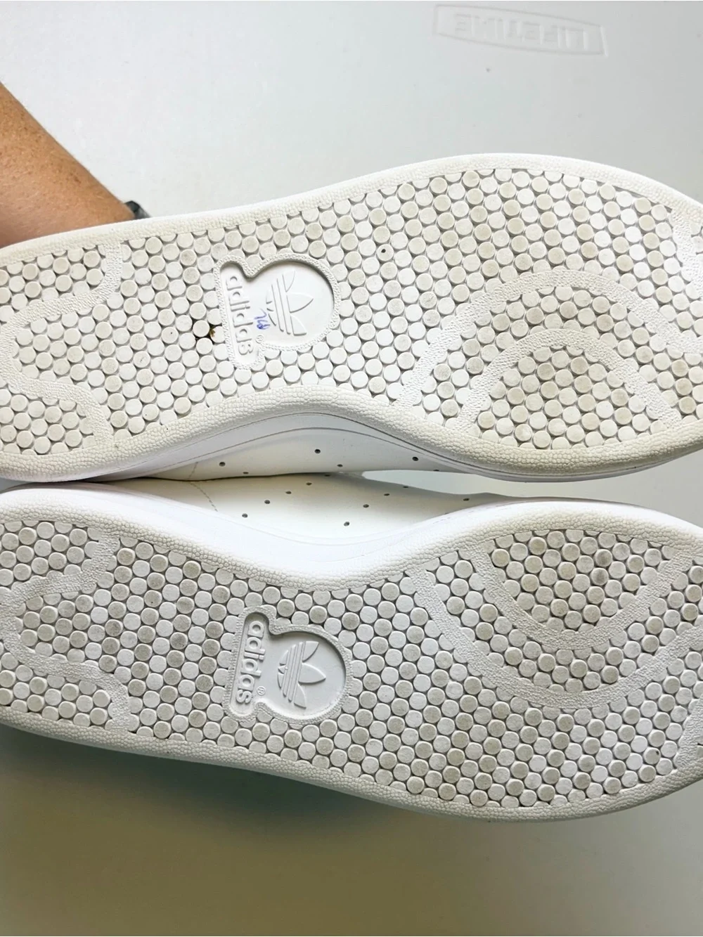 adidas White Women's Stan Smith Sneakers - white & magenta sz 5.5